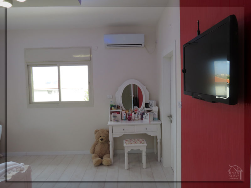 Kiryat_Ata_Villa_1_girl_room_two_3