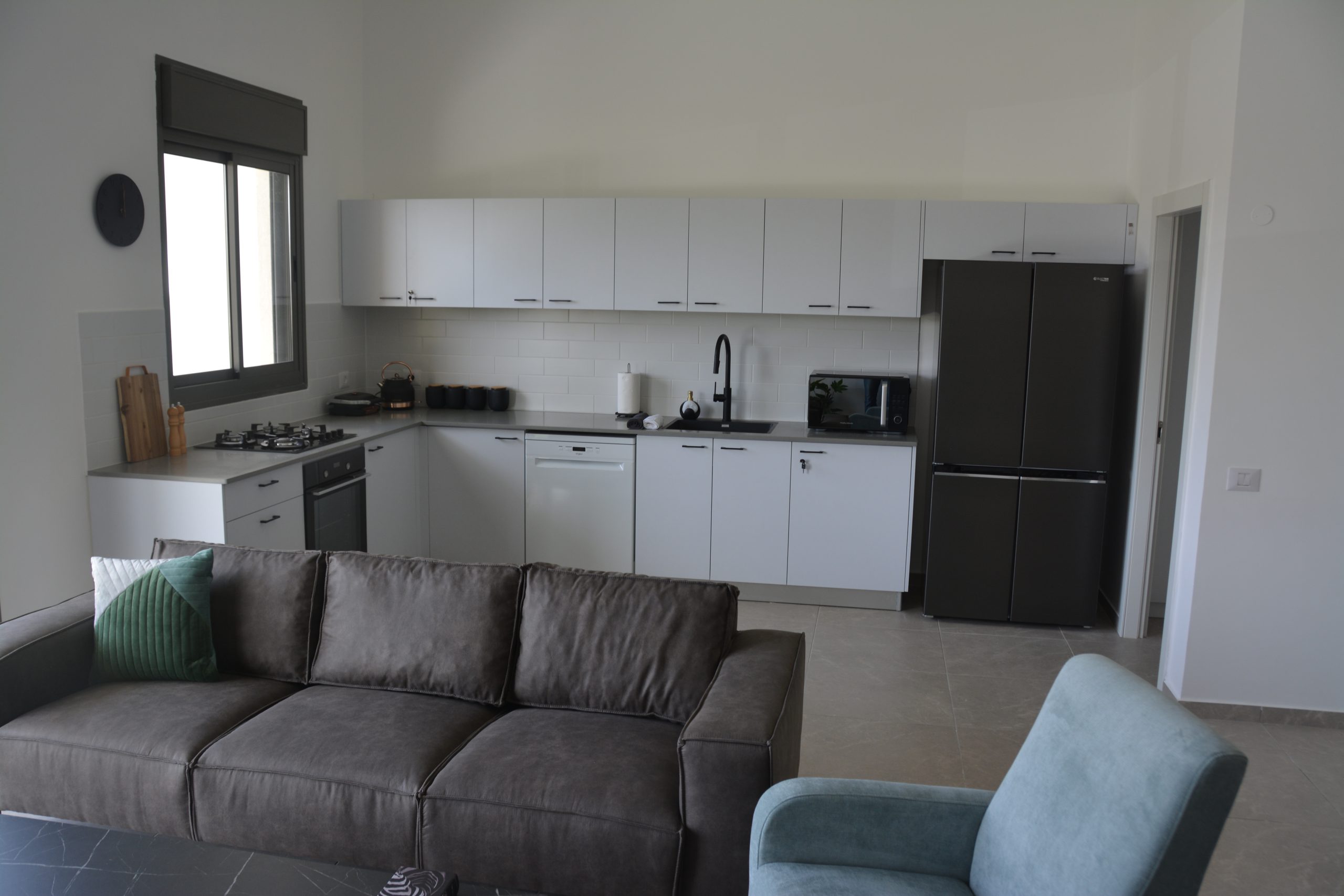 מעצבת פנים airbnb נהריה