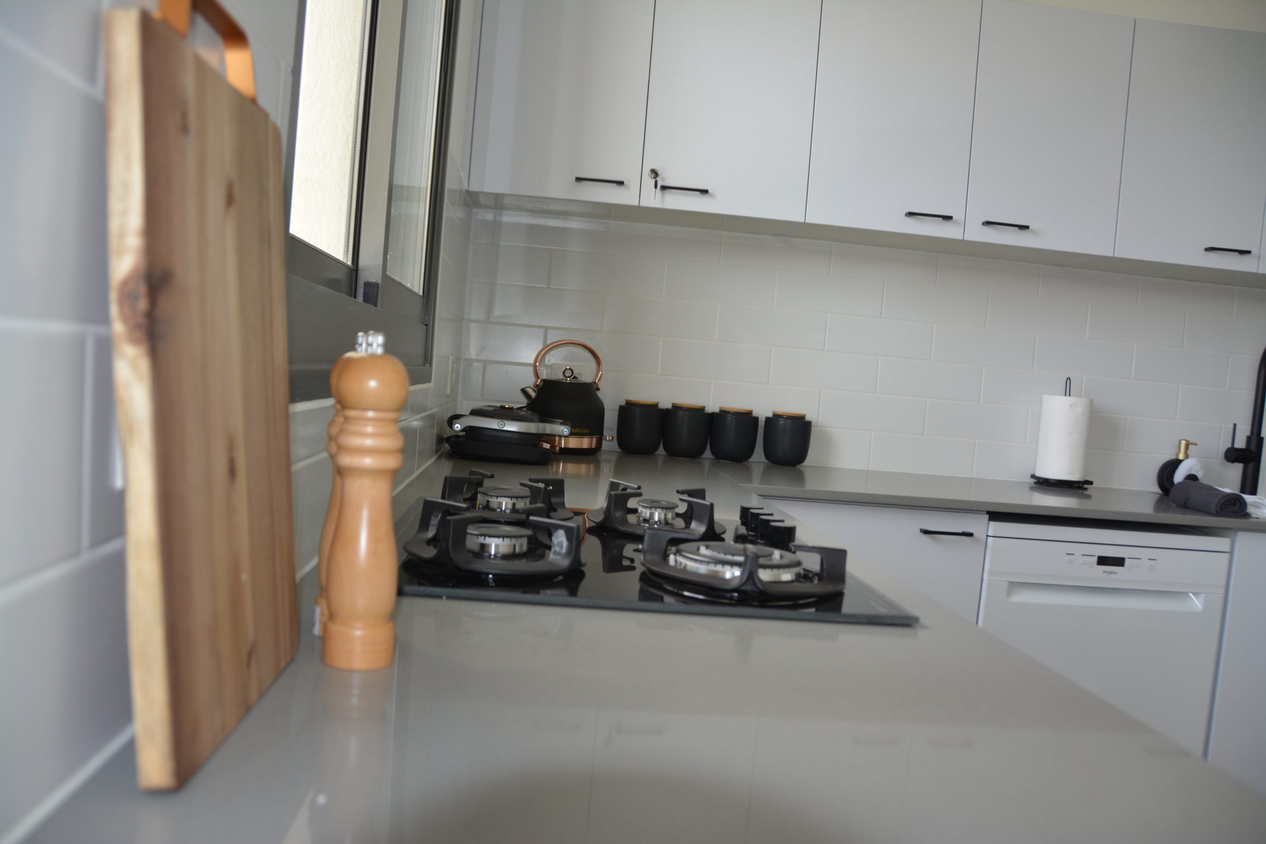 מעצבת פנים airbnb נהריה