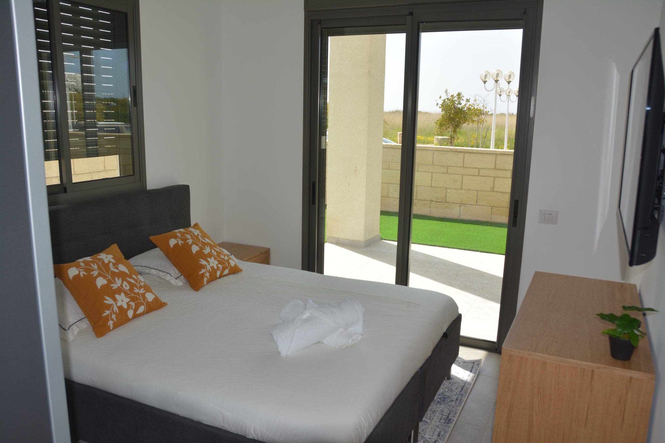 מעצבת פנים airbnb נהריה